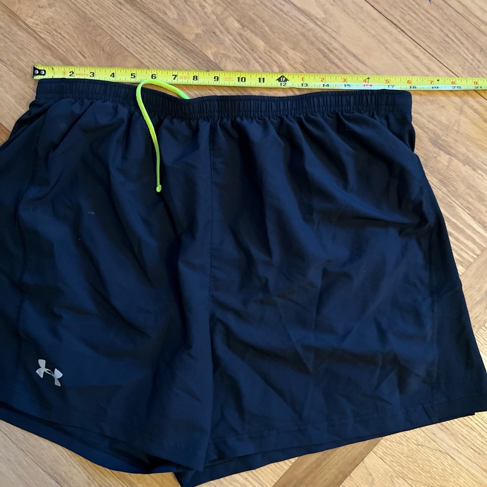 Men's Size 2XL Under Armour Black HeatGear Shorts Inner Mesh Workout/Running GUC - Picture 3 of 8